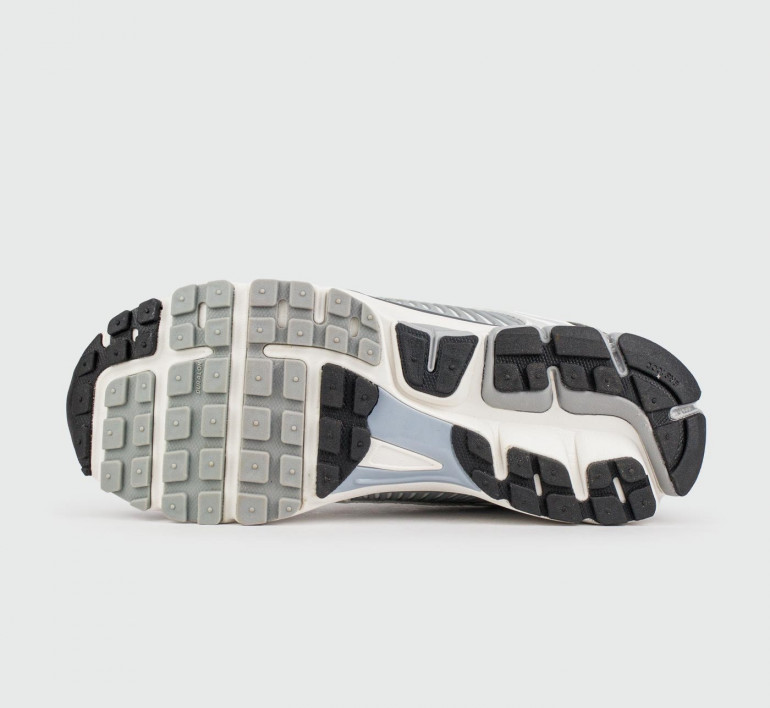 nike-zoom-vomero-5-grey-white-17036-4
