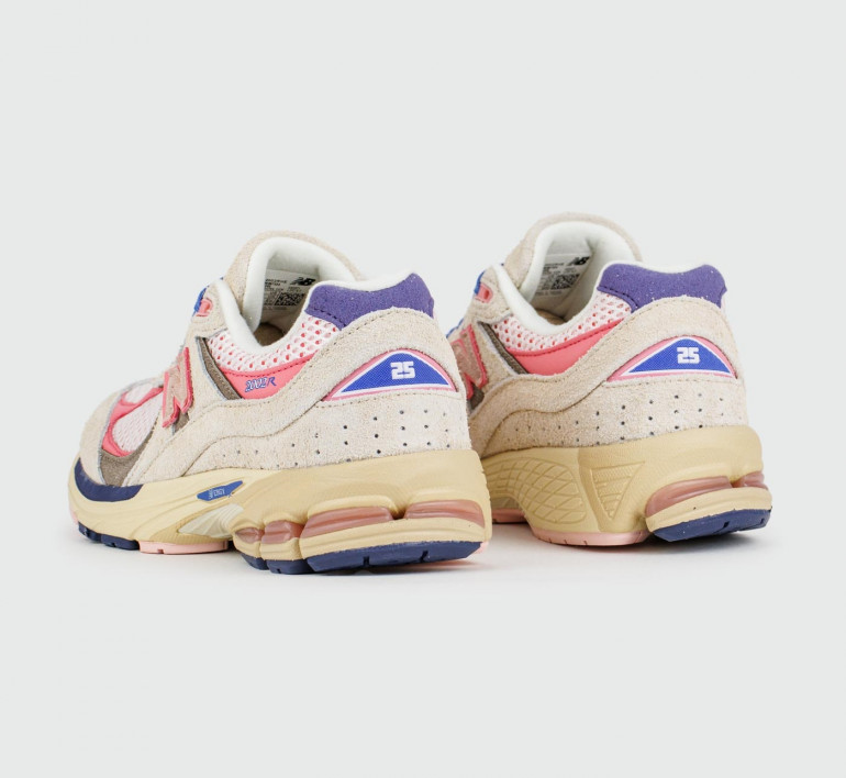 new-balance-2002r-hype-dc-wmns-16765-3