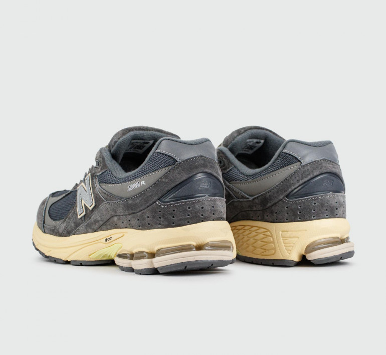 new-balance-2002r-13669-3
