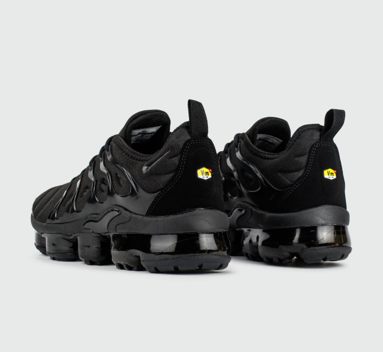 nike-air-vapormax-plus-14438-3 nike-air-vapormax-plus-14438-3